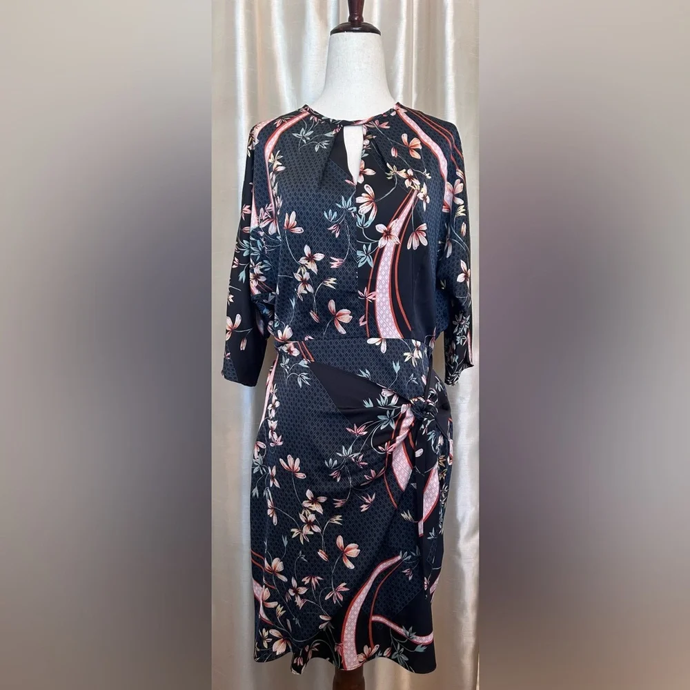 Maggy London Faux Wrap Dress Size 6 - Navy Flame Print Keyhole Detail